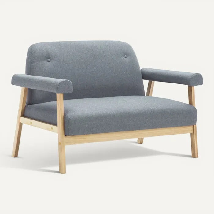 **Titel: Moderne grijze fauteuil met houten frame**